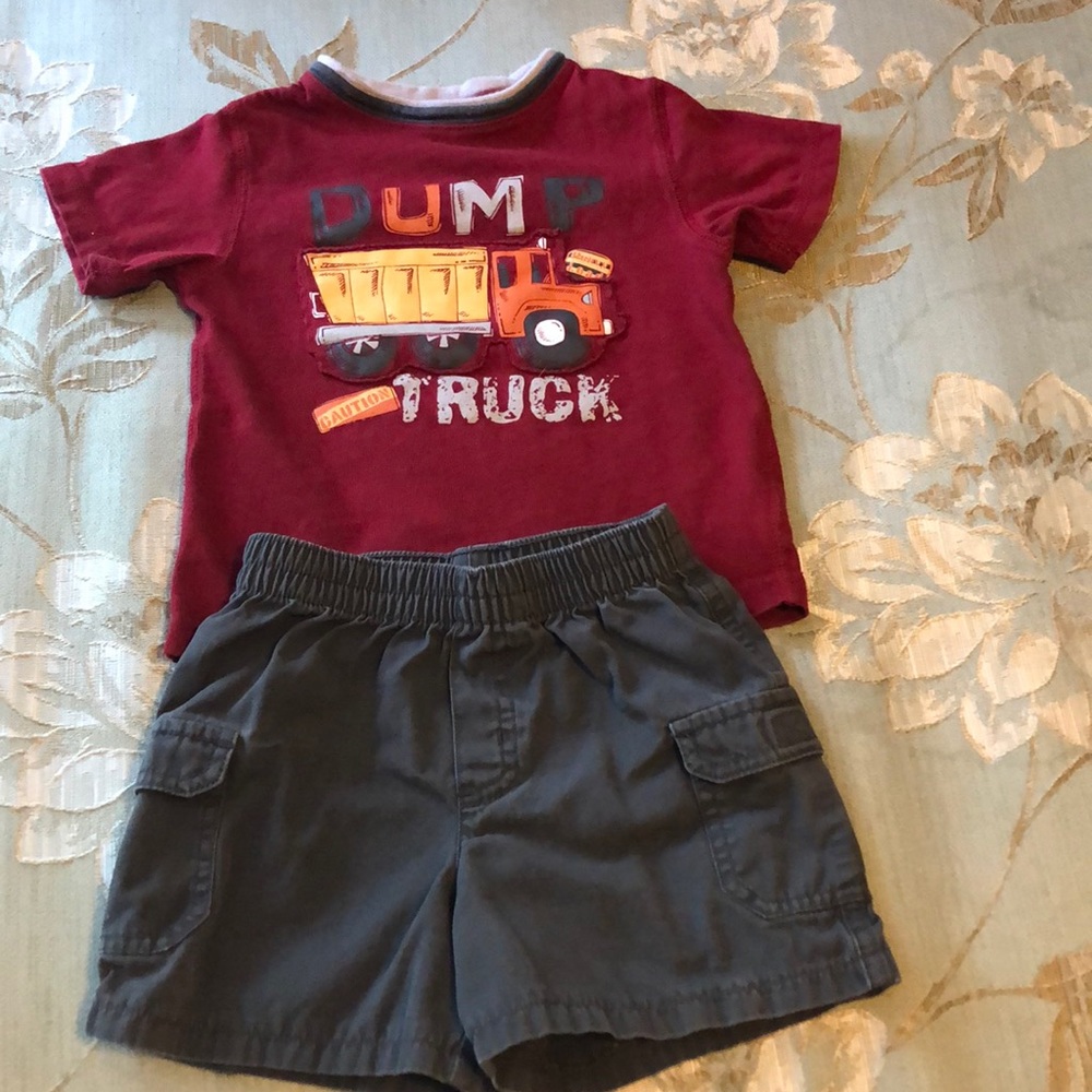 HOST PICK! 🎉 Adorable boys’ short set!